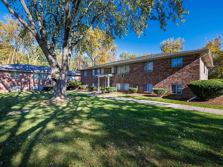 North Dohr Apartments — Photo 2