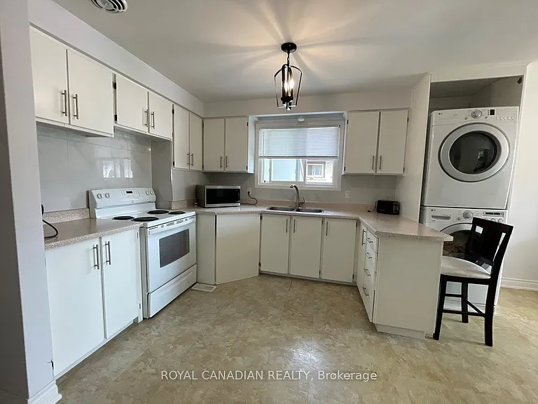 644 Athol St E #MAIN — Photo 8