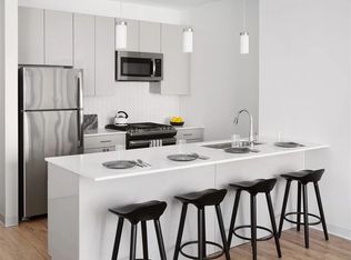 800 W Van Buren St #908, Chicago, IL 60607