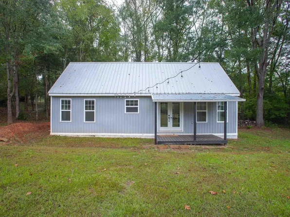 492 Edgewater Rd, Woodruff, SC 29388