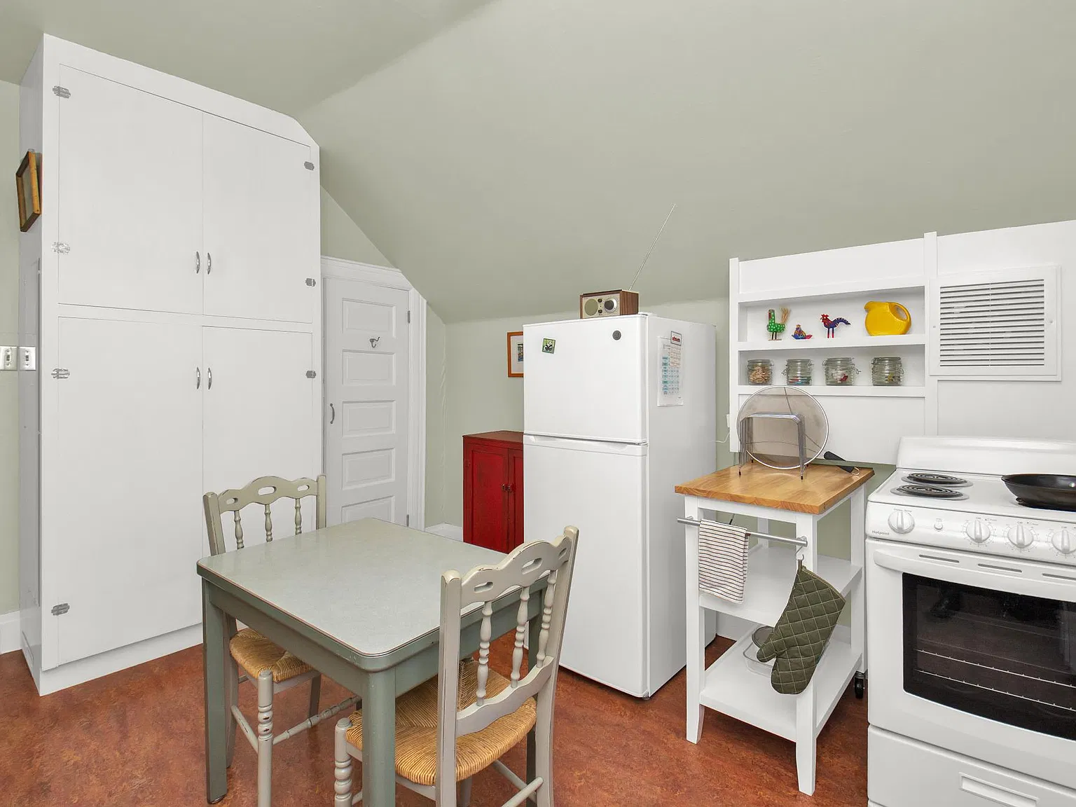 1 bed, 669 sqft, $1,300 — Photo 4