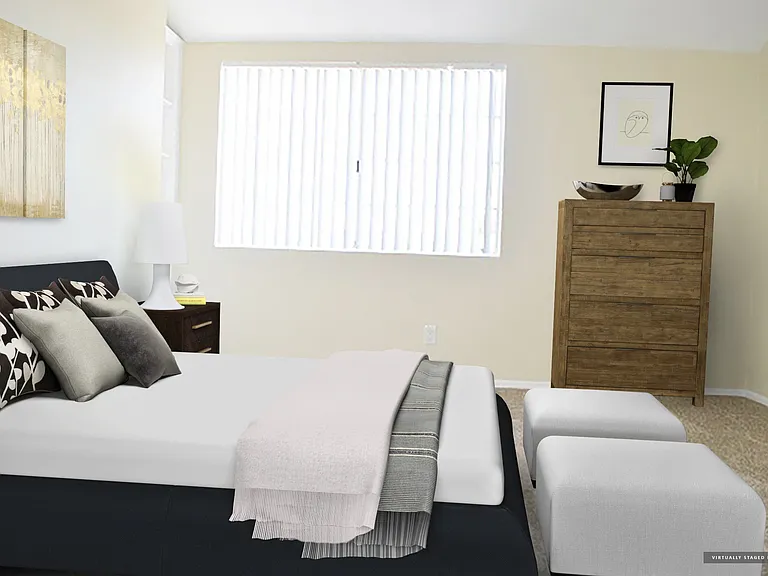 Burbank Village Apartments — Photo 5