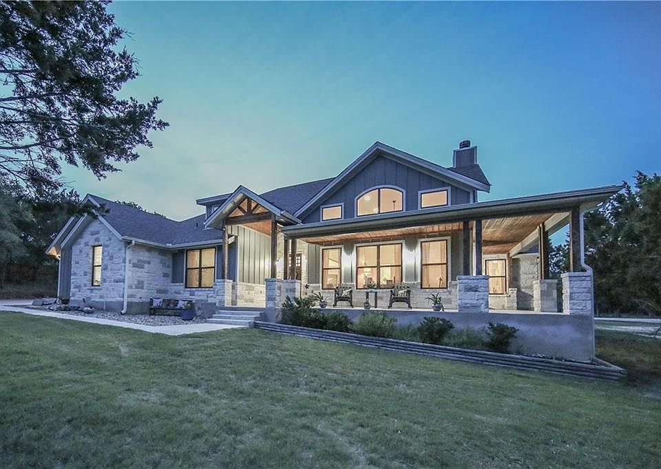 1st image of 400 Mountain Crest Dr