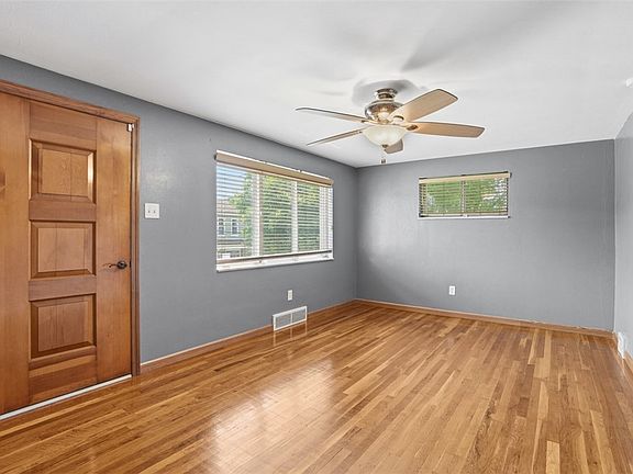 3rd image of 212 Davis Ave