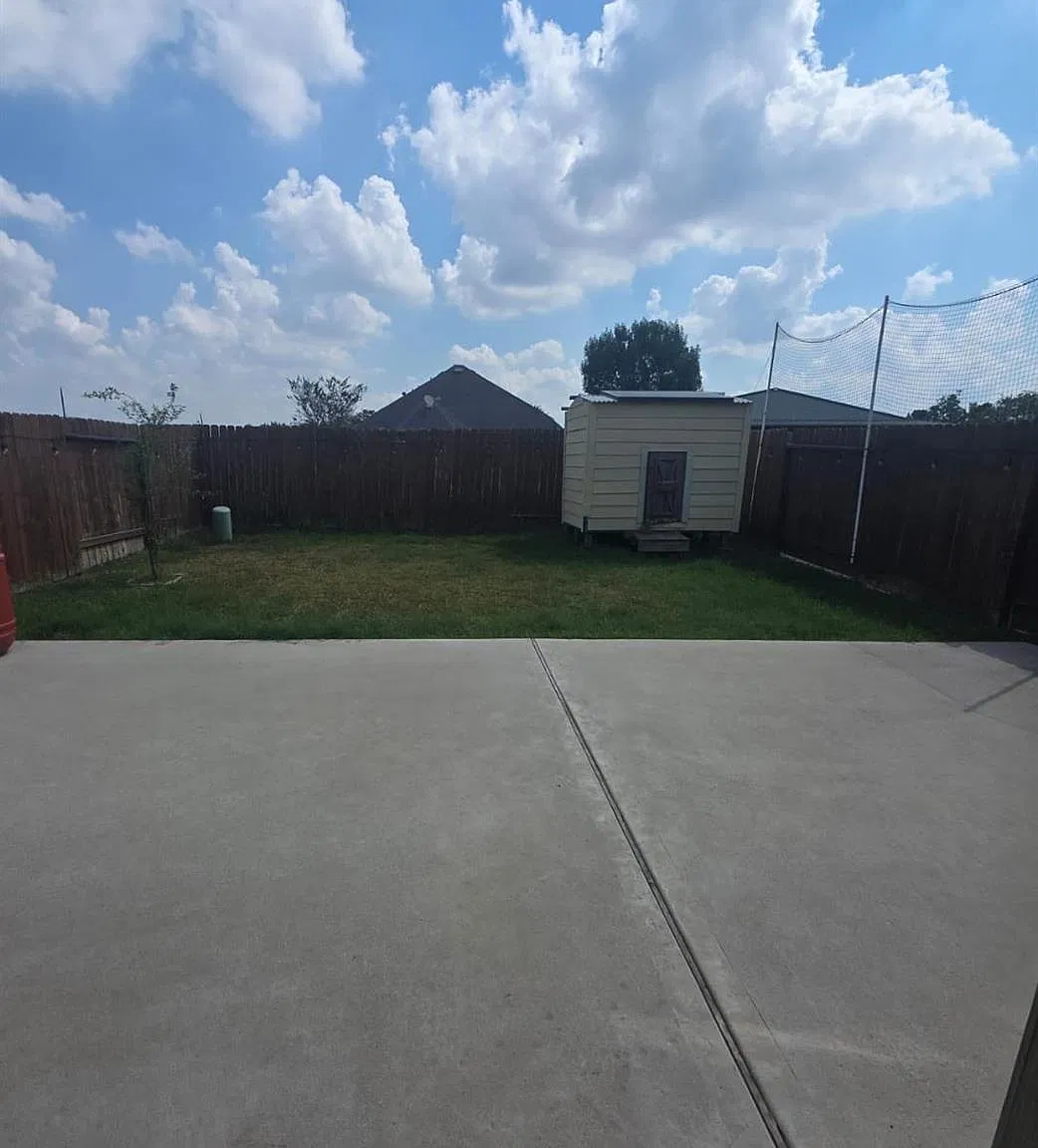 3 bed, 2.5 bath, 1725 sqft, $2,000 — Photo 3