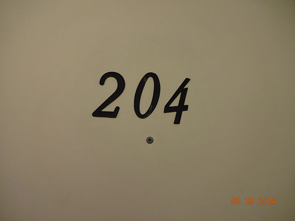 1st image of 517-615 E Harvard Blvd
