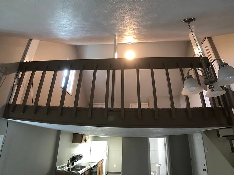 562-564 E Maiden St — Photo 3
