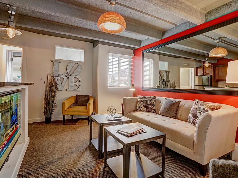 Sterling Boulder Apartments - Student Living — Photo 10