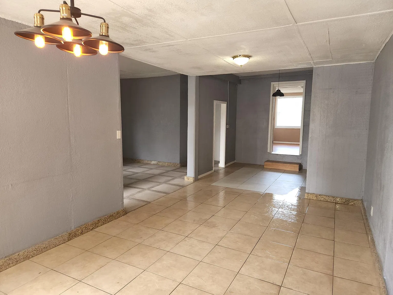 1935 W Walnut Street — Photo 2