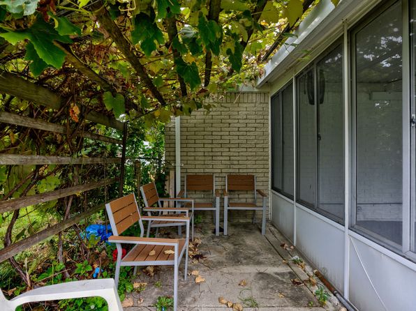 14681 Talbot St, Oak Park, MI 48237