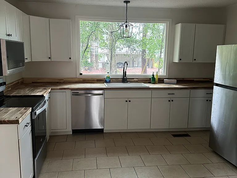 706 E Pinetree Blvd — Photo 2