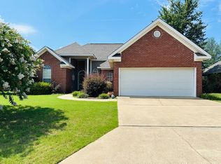 141 Saint James Pl, Grenada, MS 38901