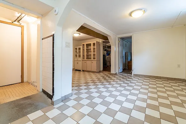 Sold by Compass | media 20