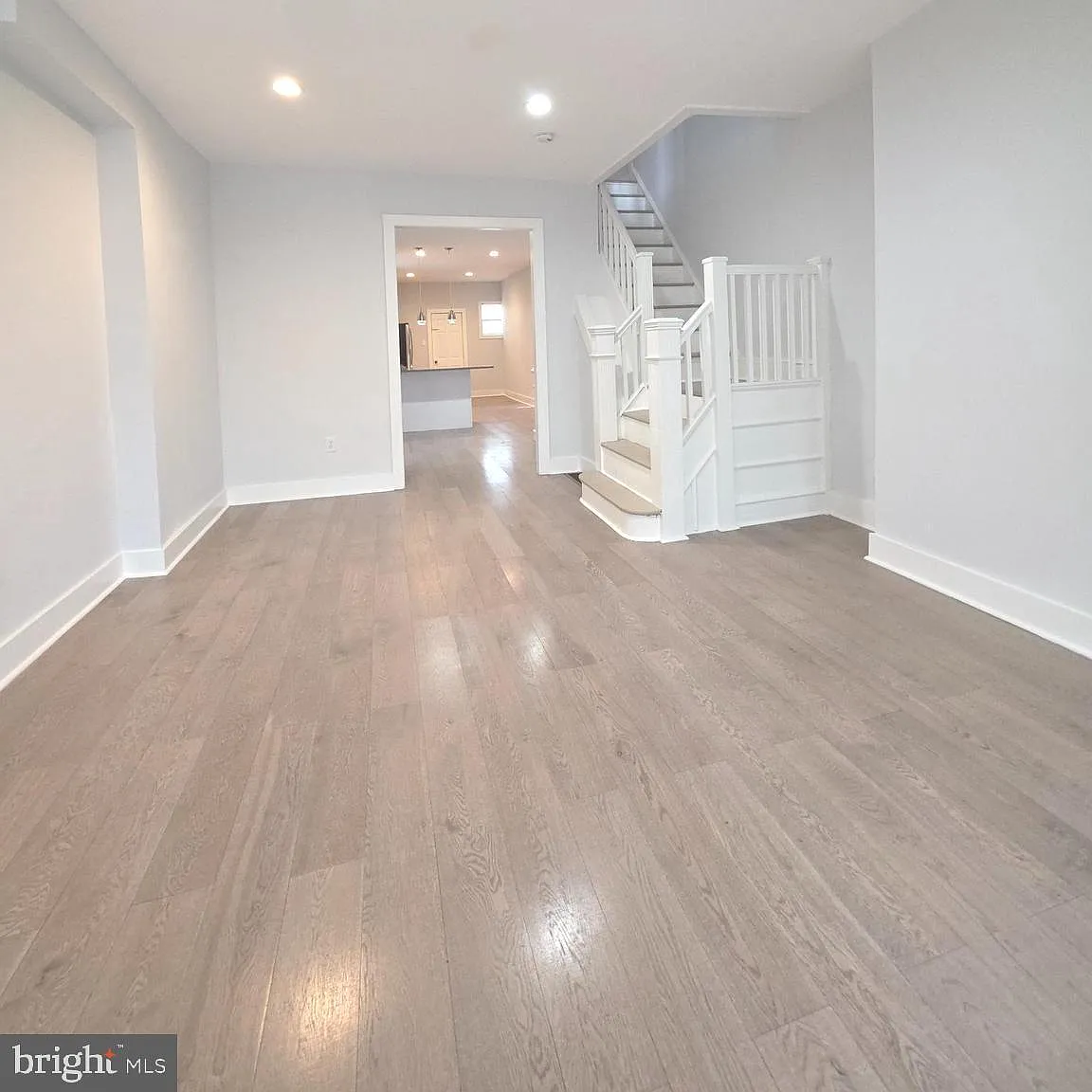 4 bed, 1.5 bath, 1320 sqft, $1,990 — Photo 2