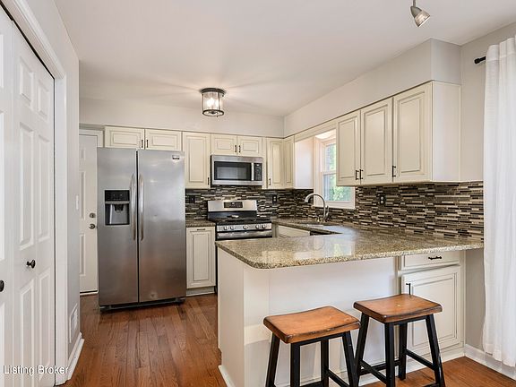5th image of 8909 Duxbury Rd