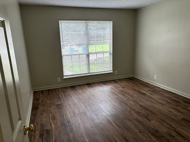 2 bed, 1021 sqft, $1,000 — Photo 2