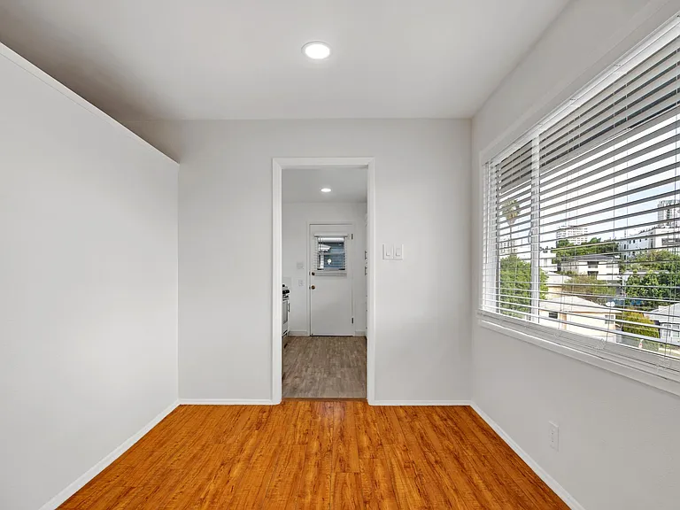 1607 Manning Ave #6 — Photo 8