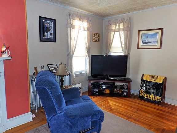 3rd image of 423 Walnut St