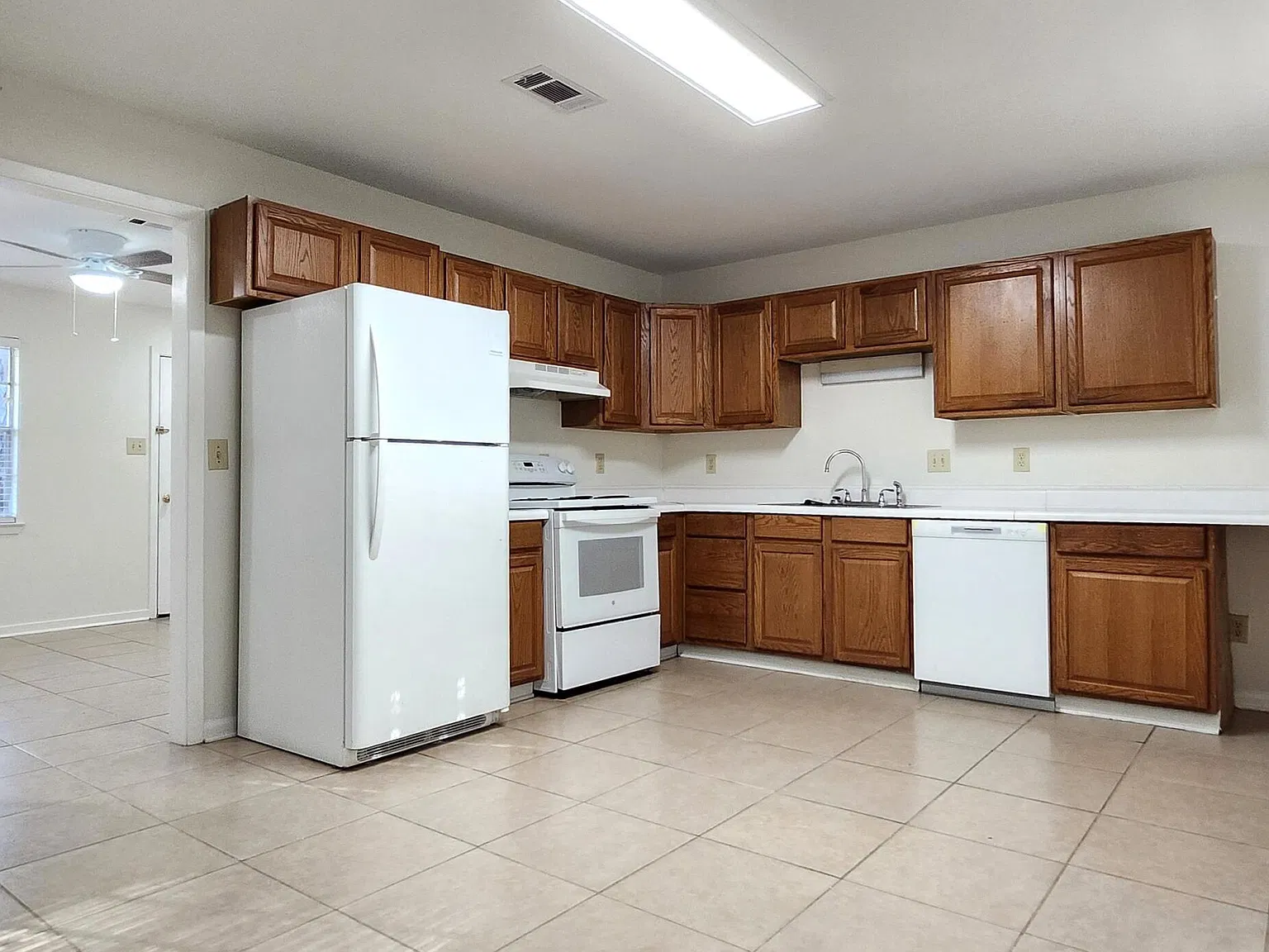 3 bed, 1.0 bath, 1080 sqft, $1,400 — Photo 4