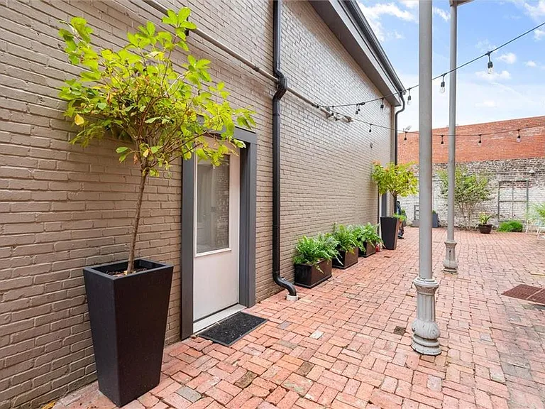 412 Dauphin St #THB — Photo 2