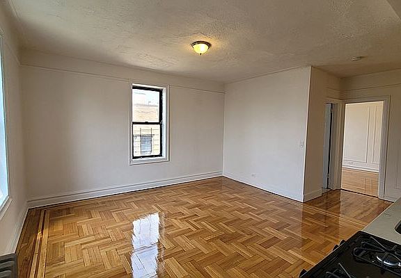 5th image of 853 Walton Ave #6D