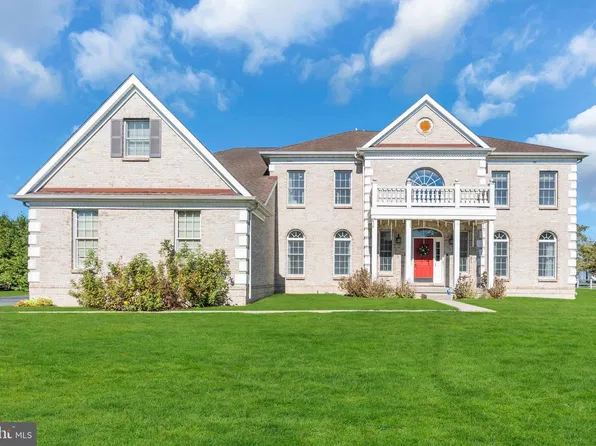 76 Stream Bank Dr, Freehold, NJ 07728