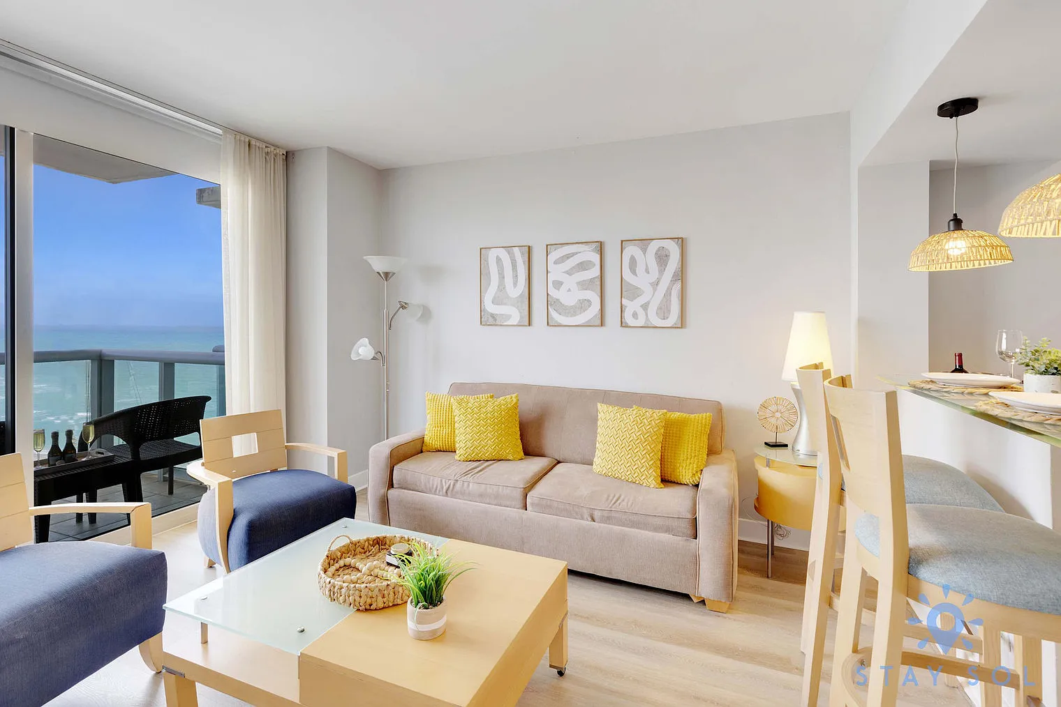 1 bed, 1.0 bath, 699 sqft, $3,874 — Photo 3