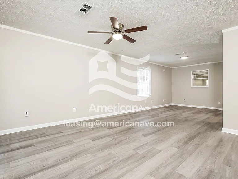 1192117_005_wm_-_living_room_12972154.jpg