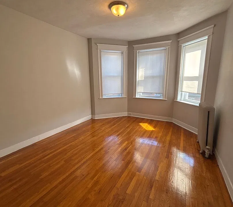 60 Woodstock Ave #17L