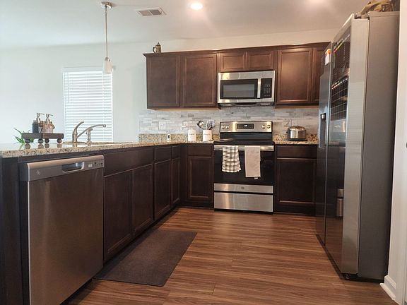 3rd image of 405 Eclipse Ln