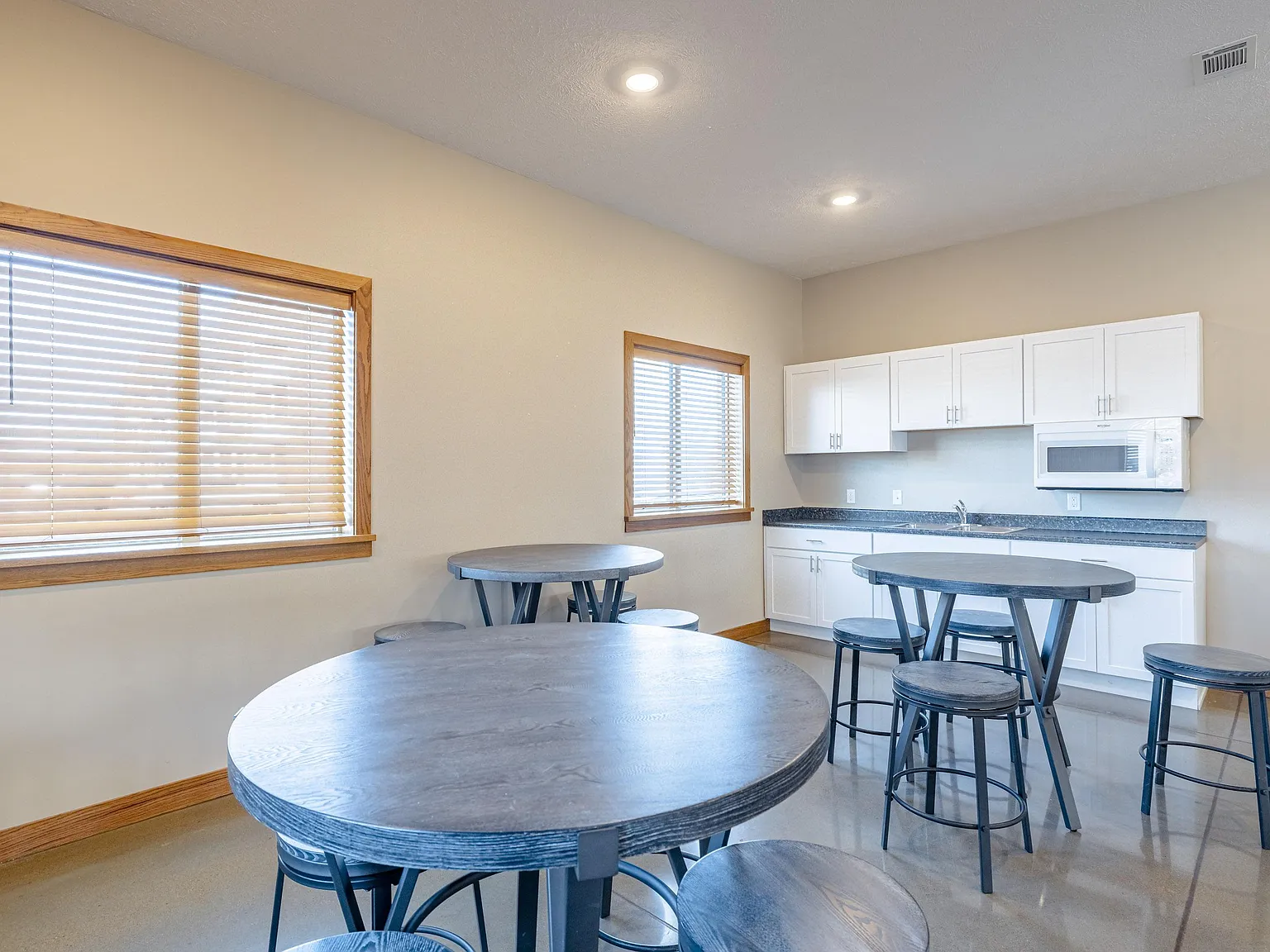 Magic Hills Apartments — Photo 4