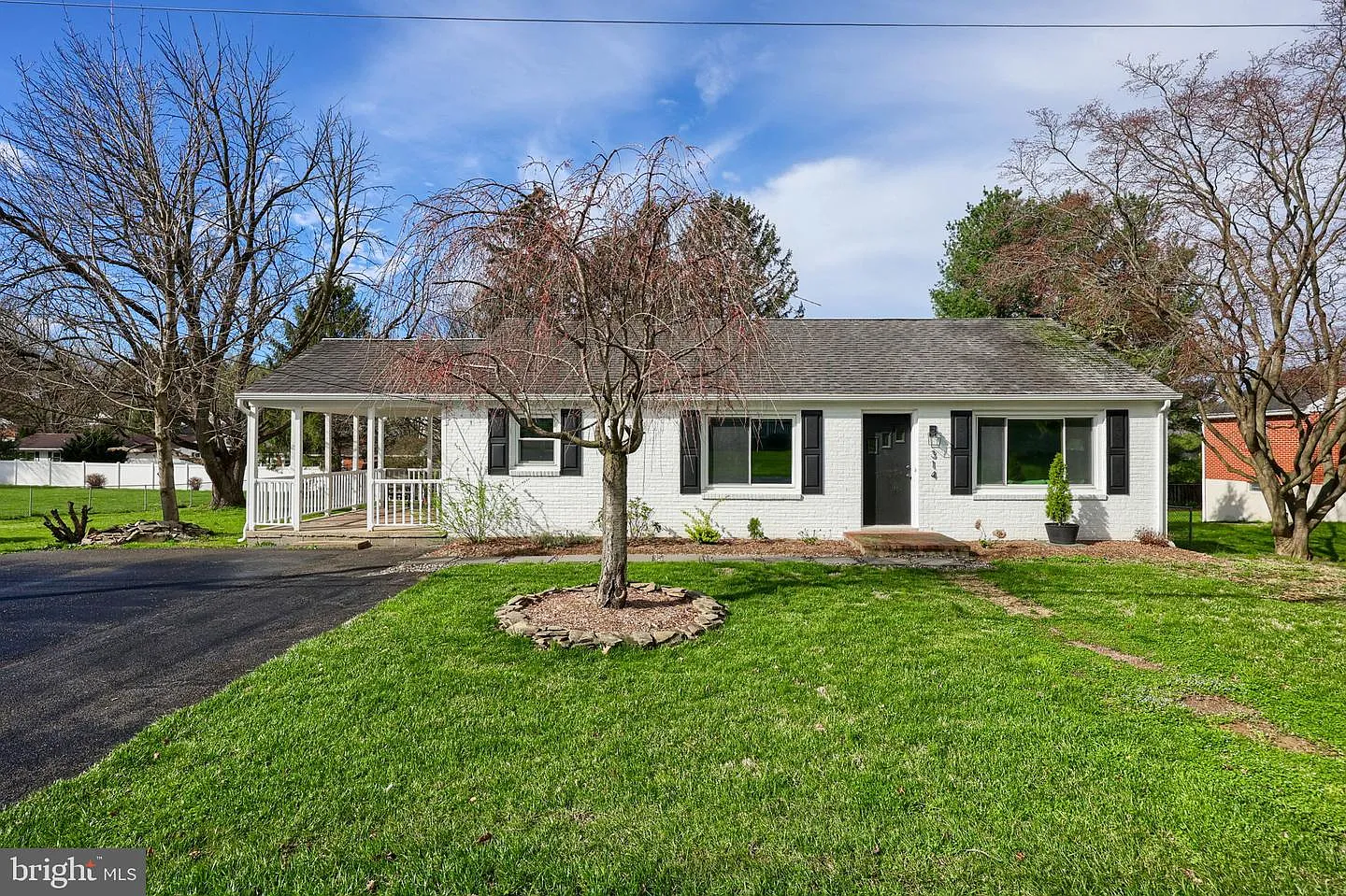 314 Dahlia Rd photo 1