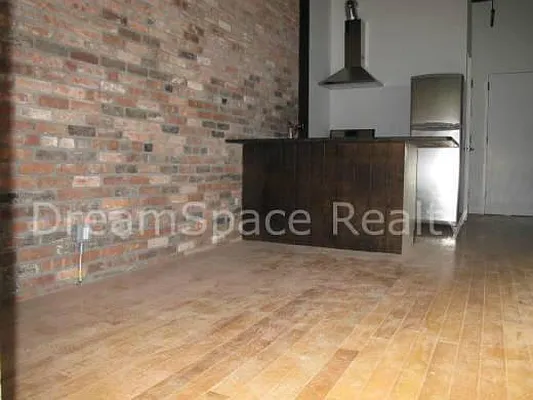 Rented by Dream Space Realty | media 28