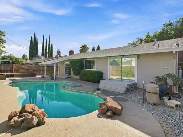 6285 Edgewood Way, Rocklin, CA 95677
