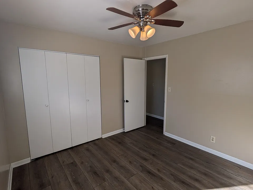 100 W 31st Pl