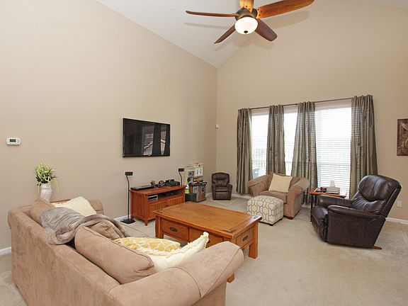 3rd image of 3708 Briar Ln