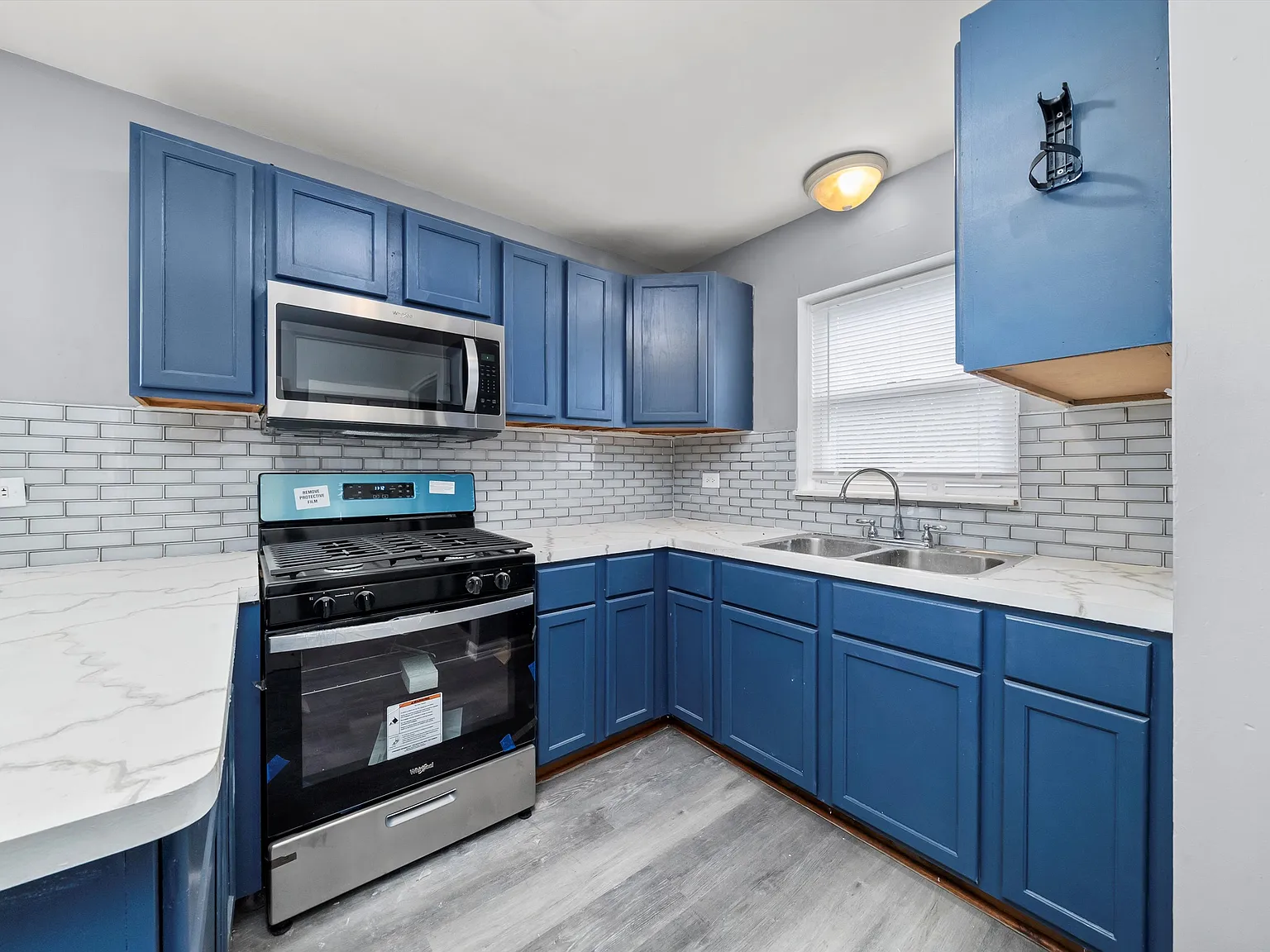 5 bed, $3,000 — Photo 1