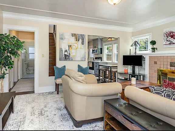 4th image of 5002 Green Lake Way N #A