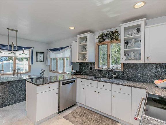 5th image of 39 Hyde Ln