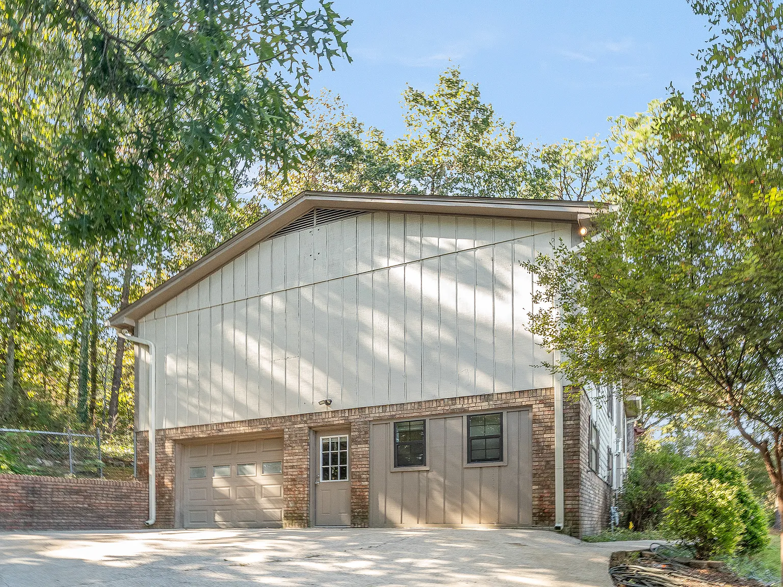 5 bed, 2550 sqft, $2,499 — Photo 4