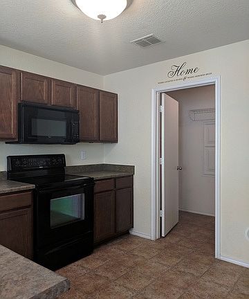 4th image of 10002 Woodland Pnes