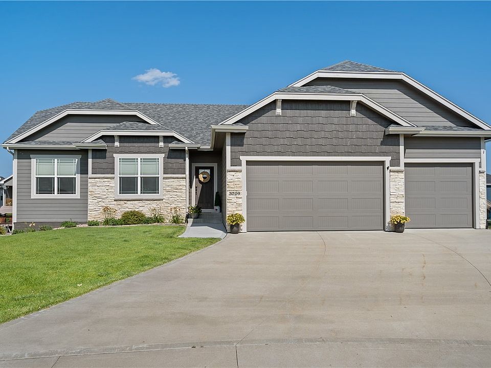 1st image of 3709 NW Applewood Ct