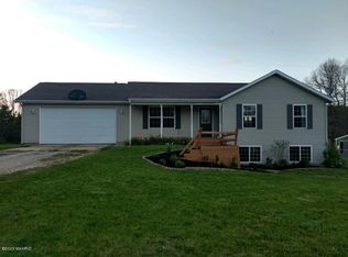 2211 Kervine Ct NE, Cedar Springs, MI 49319