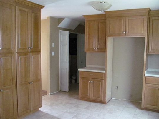 3rd image of 7509 Barksdale Ct