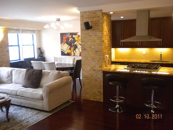 5th image of 320 E 54th St