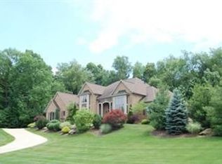 4672 Barnsleigh Dr, Akron, OH