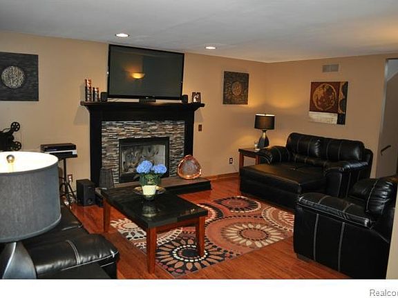 5th image of 7931 Hoffman Dr