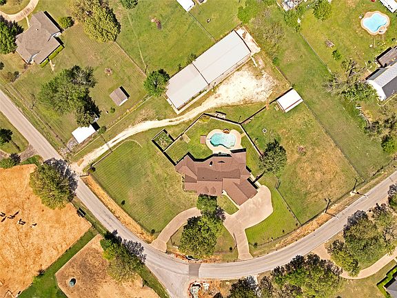 3rd image of 4031 Burleson Retta Rd