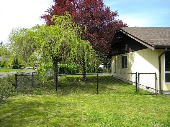 3rd image of 14426 Meadows Ct E