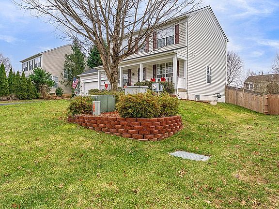 4th image of 5815 Moonbeam Dr